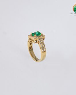 Anillo Oro Amarillo Esmeralda Rectangular en uñas con Diamantes