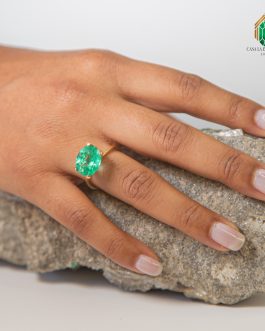 Anillo Corte Ovalo con excelente brillo.