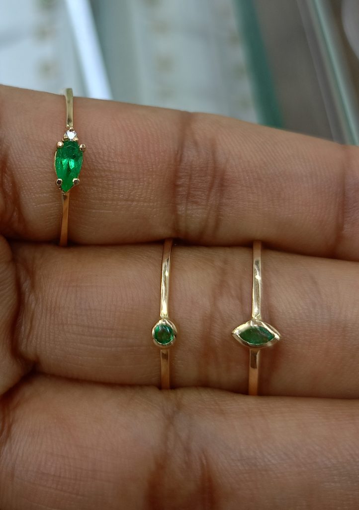 Anillos Minimalistas con Esmeraldas genuinas colombianas.